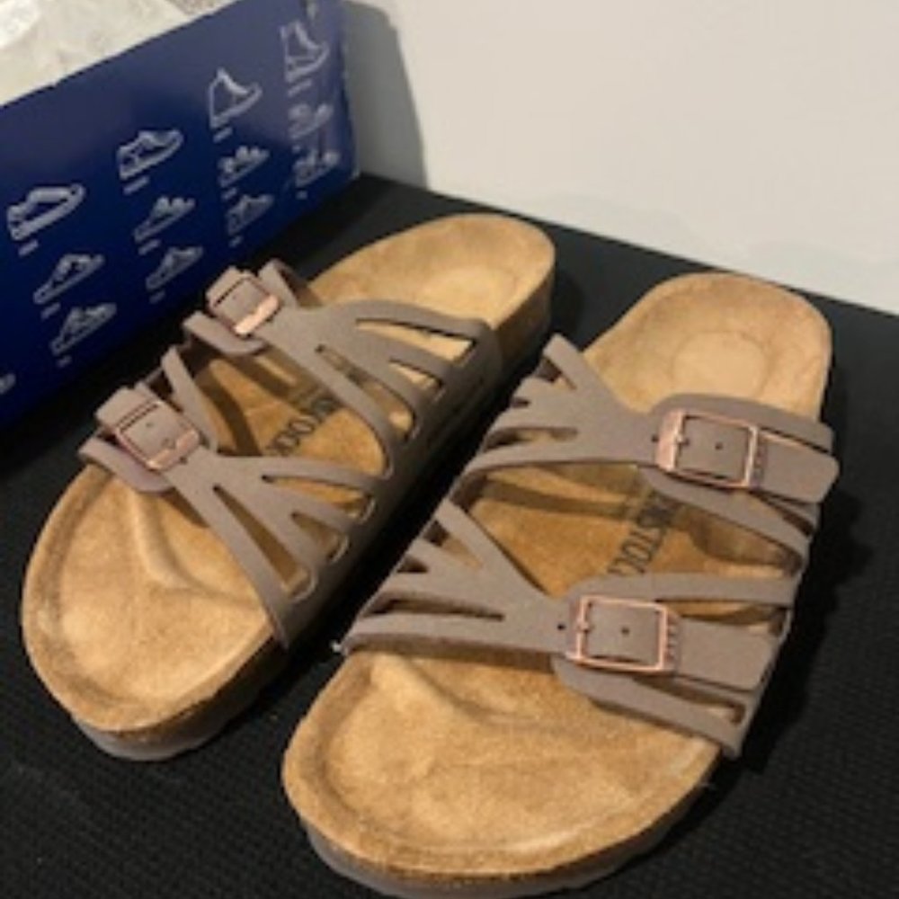 Birkenstock Granada size 6 in Mocha